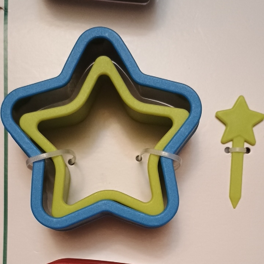 Colorful Sandwich Cutter Set - Picture 3 of 7